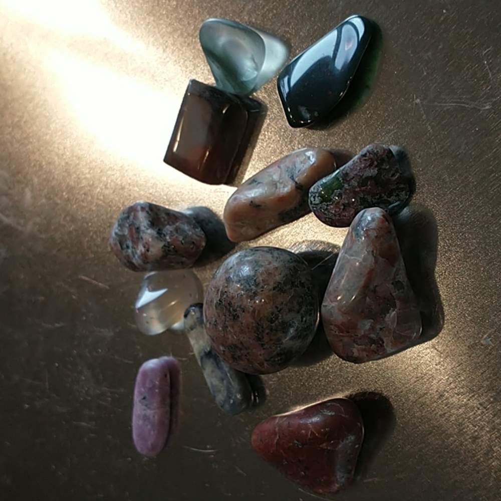 #6 - 12 Pieces of polished stone of various types for jewelry making